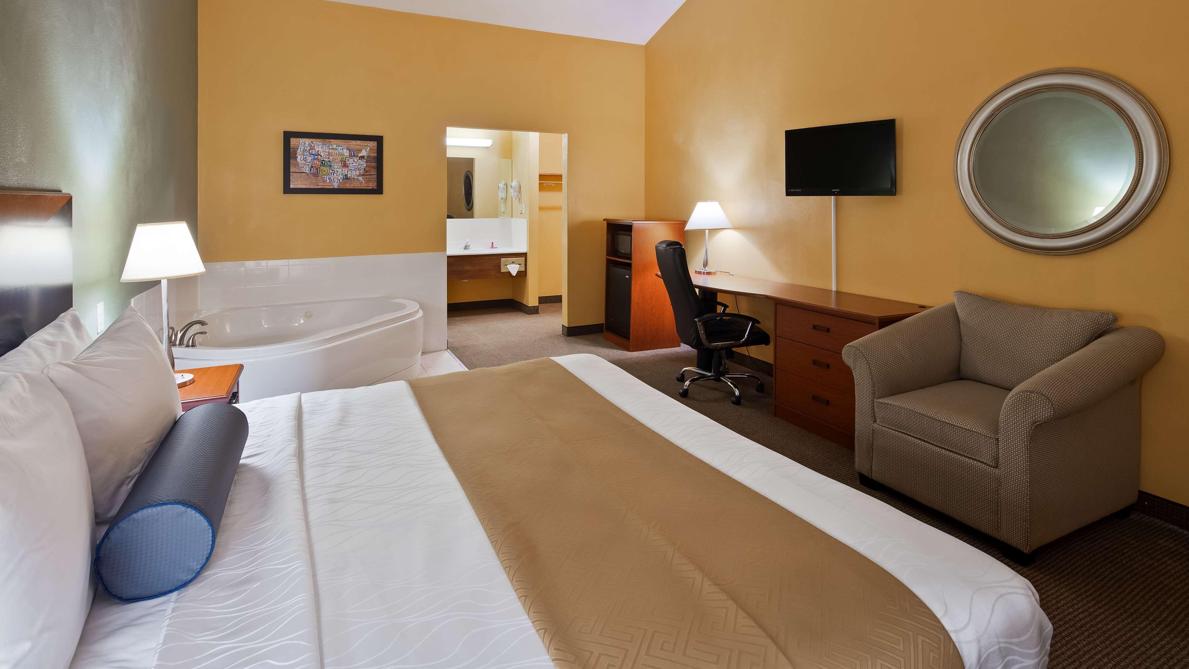 Surestay Hotel By Best Western Greenville Exterior photo